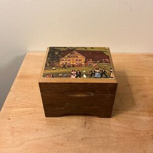 Mapsa Vintage Edelweiss Swiss musical Movement